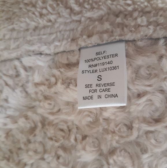 Favlux faux sherpa vest small *C - Picture 4 of 6